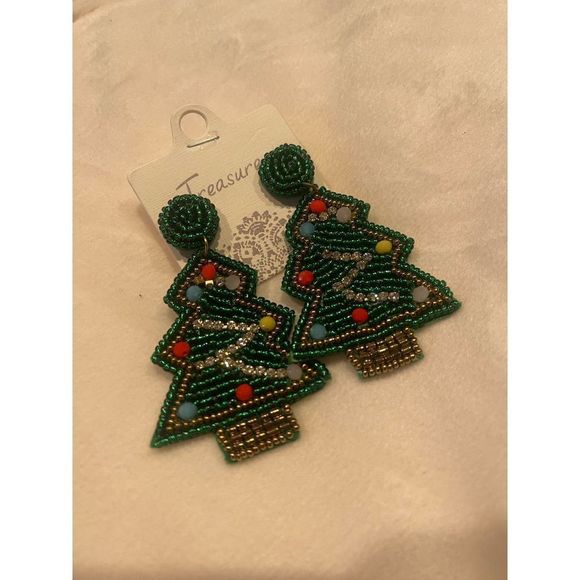 Green Christmas Tree Crystal Seed Bead Earrings - Picture 2 of 3